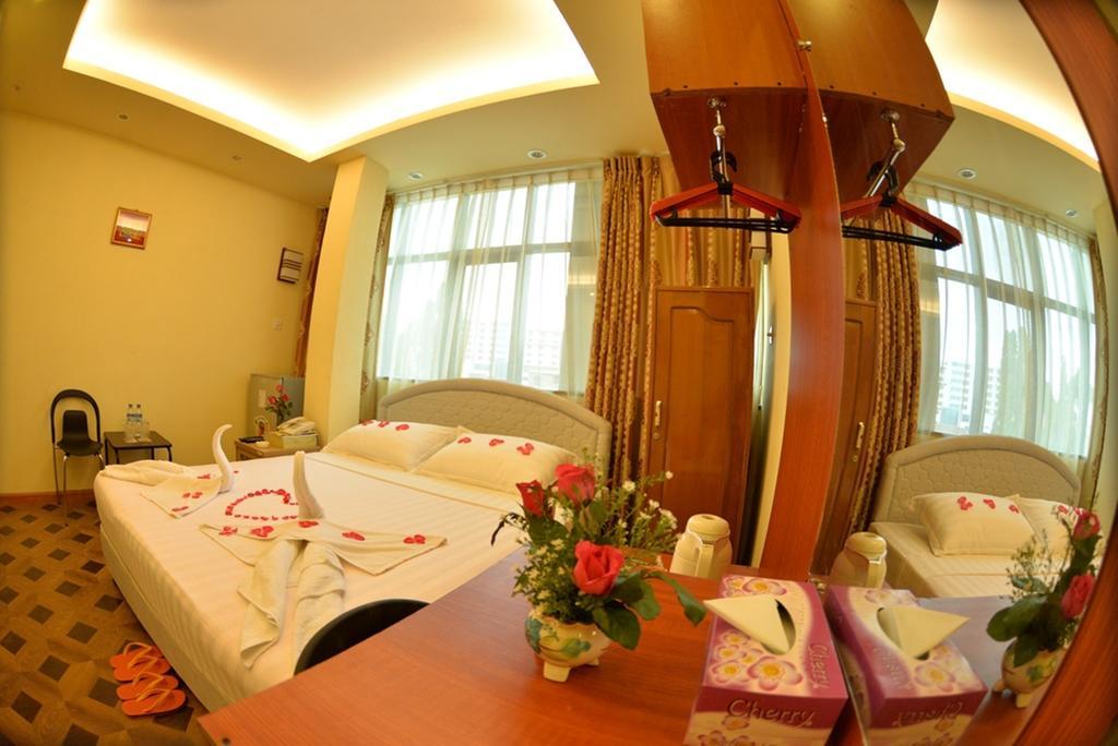 New Golden Forward Hotel Yangon Exterior foto