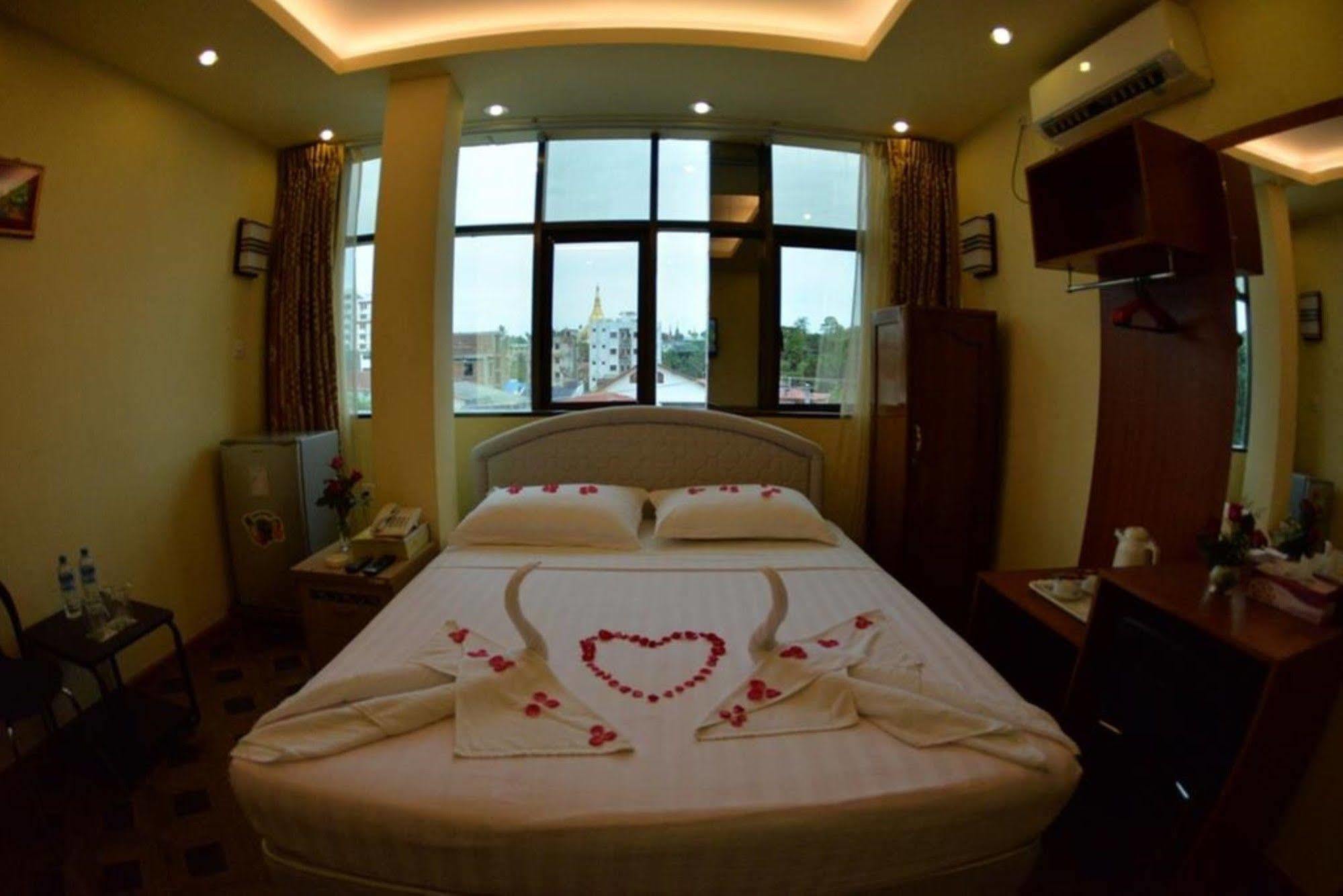 New Golden Forward Hotel Yangon Exterior foto